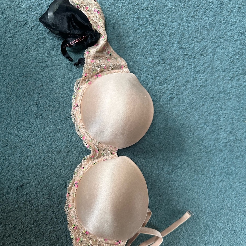 Victoria's Secret Cream Lace Trim Bra